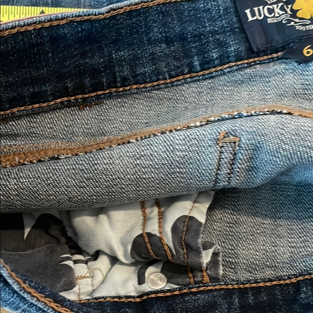 LUCKY JEANS!! Perfect for summer! Light weight and cropped - Picture 14 of 16